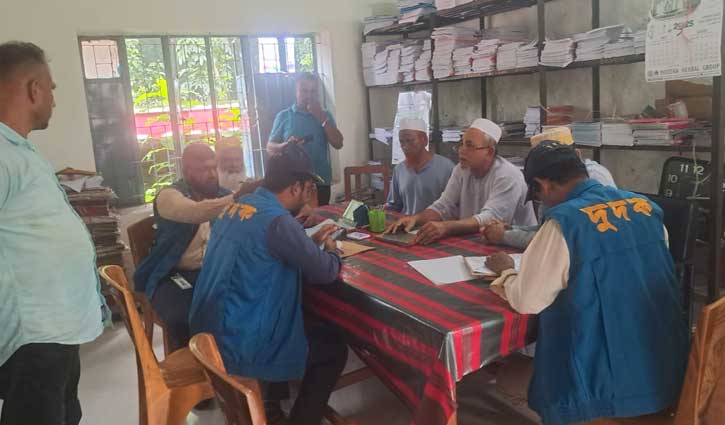 মাদারীপুরে শাহ্ মাদার দরগা শরীফ এতিমখানায় দুদকের অভিযান